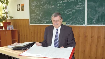 L-am găsit pe urmaşul celebrului matematician Grigore Gheba. El e profesorul care creează probleme pentru olimpiade şi concursuri şcolare!