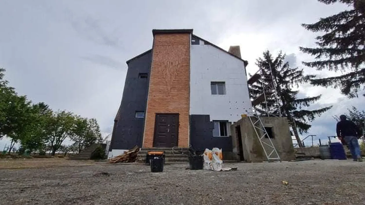 O fostă vilă a lui Nicolae Ceaușescu, aflată în paragină, transformată în azil. “Era un vis, acum devine realitate”