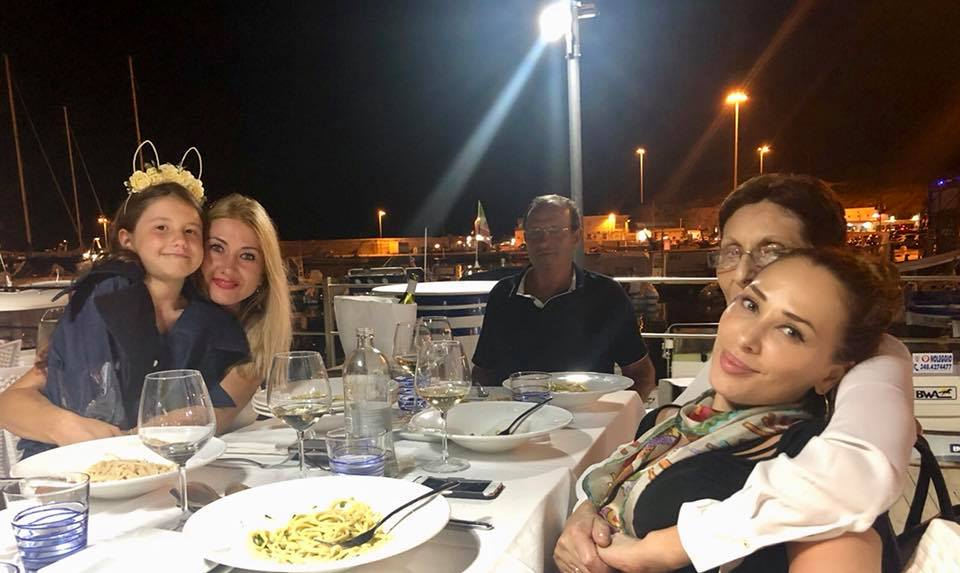 Iulia Vântur, vacanță de vis în Italia! În brațele cui s-a fotografiat vedeta