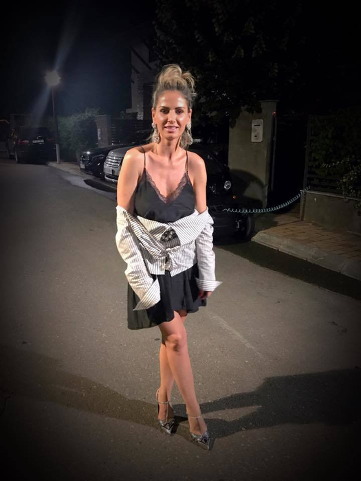 ANDREEA BĂNICĂ, contrazisă de prietenii virtuali! Vedeta nu s-a putut abţine şi a dat replica:”Fă-ţi cum ştii tu”