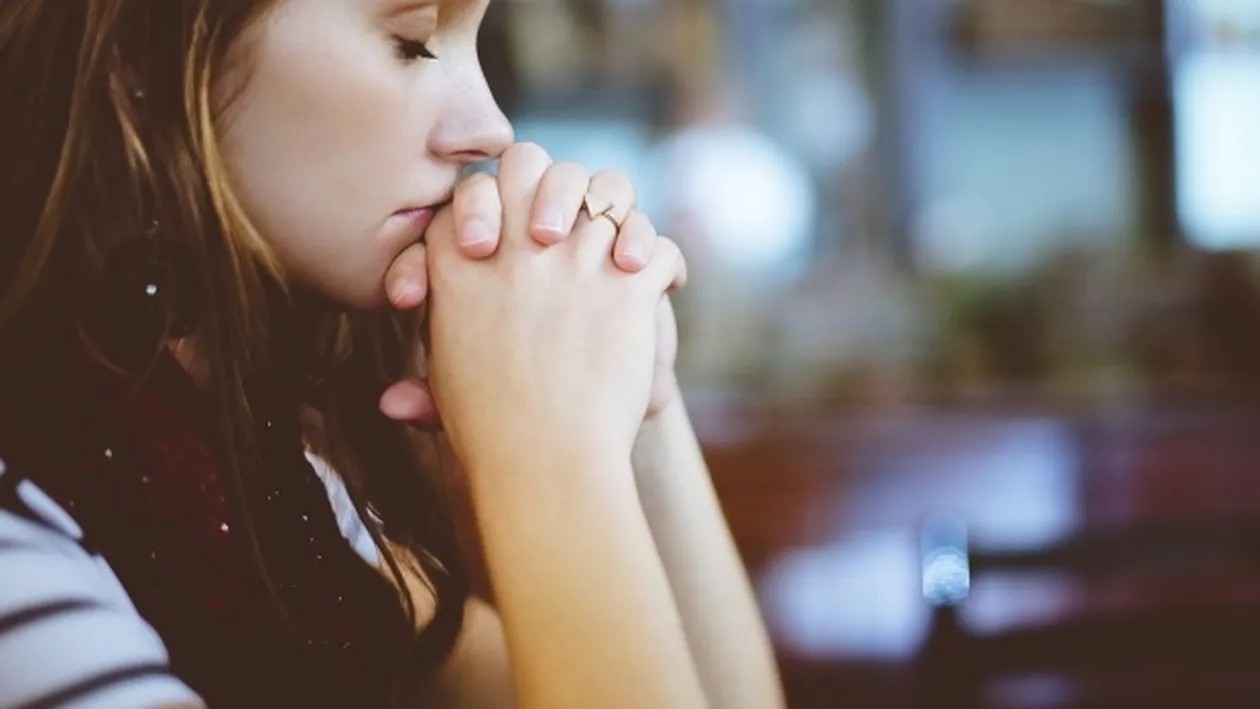 Rugaciune de Revelion. Ce cuvinte trebuie sa rostesti in seara de Anul Nou pentru a iti merge bine in 2018