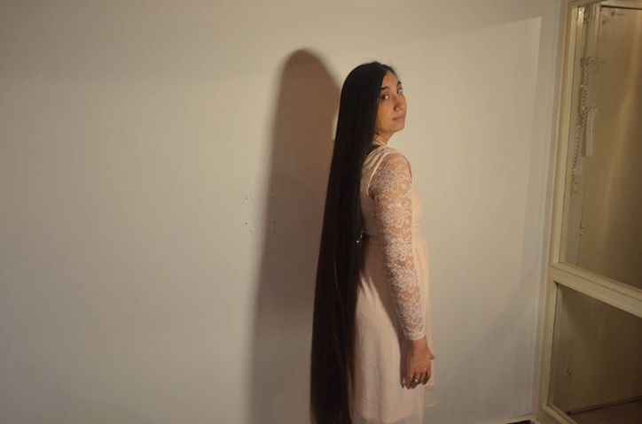 Florentina, poreclită Rapunzel, nu s-a tuns de 11 ani și are părul până la glezne