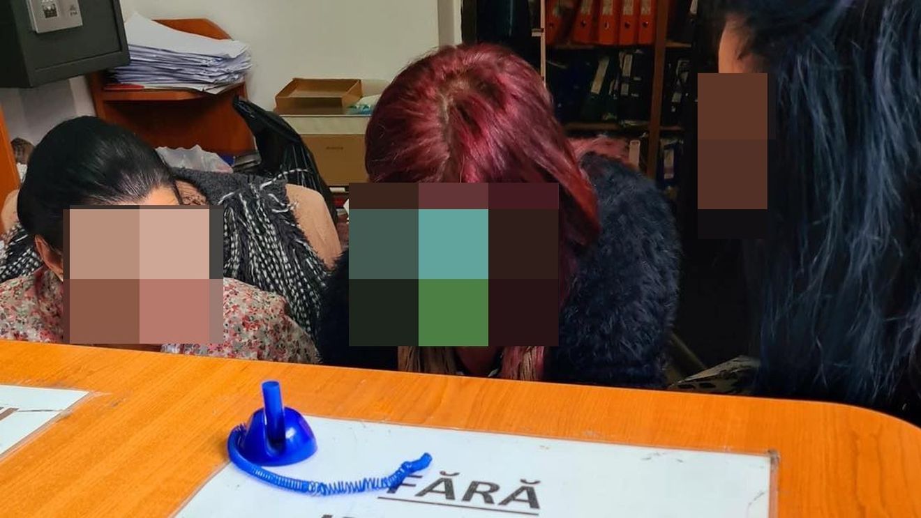 Mesajul ireal care tronează pe biroul administrativ al cimitirului Viișoara din Ploiești. Este imposibil de ratat. „Fără...”