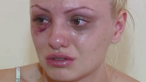 Alexandra Stan, marcată pe viată de Marcel Prodan! Solista il compară cu un tiran in clipul ei de combatere a violentei domestice