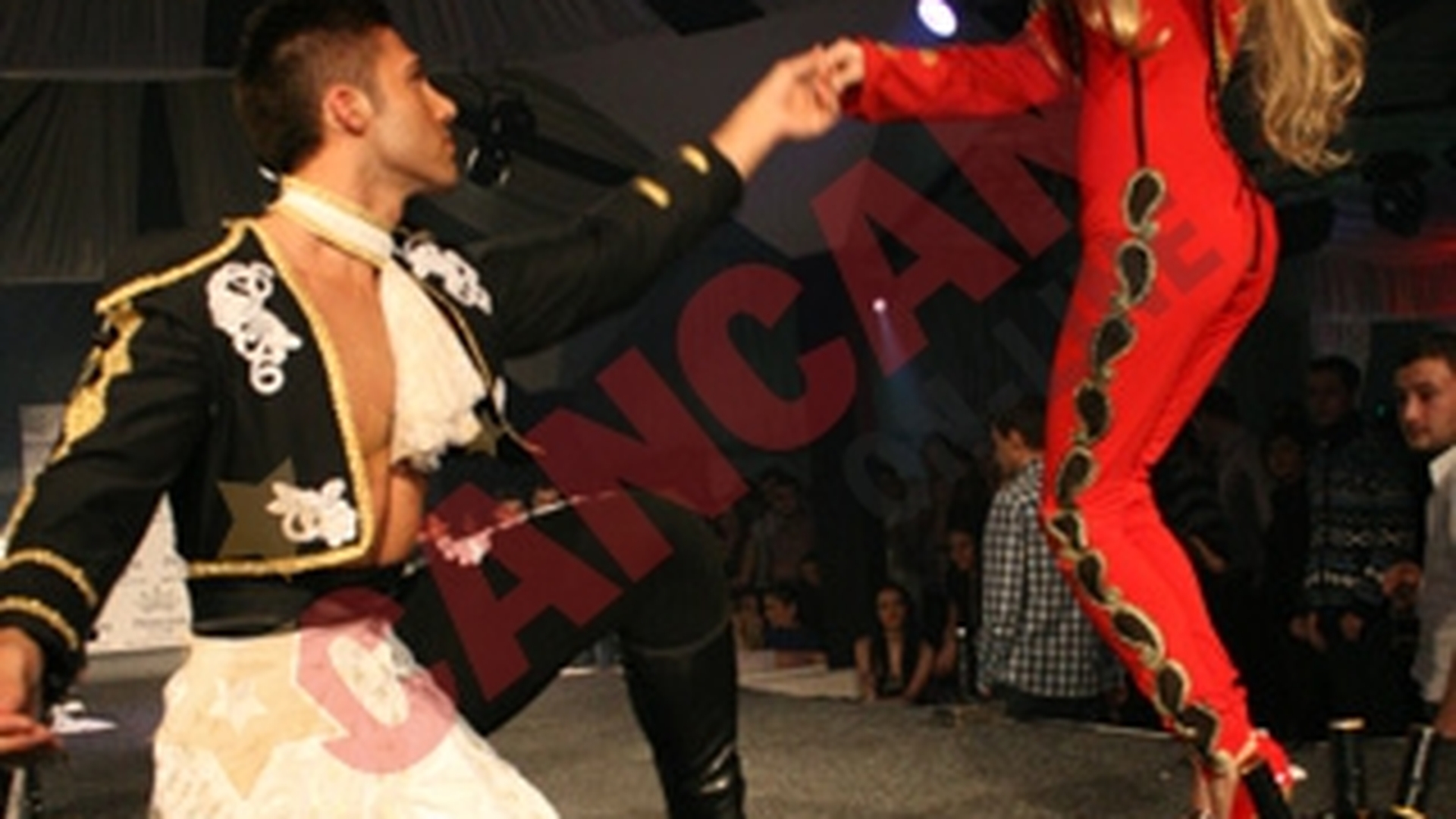 Adrian Bumbescu Jr. a ingenuncheat in fata Andreei Spataru!