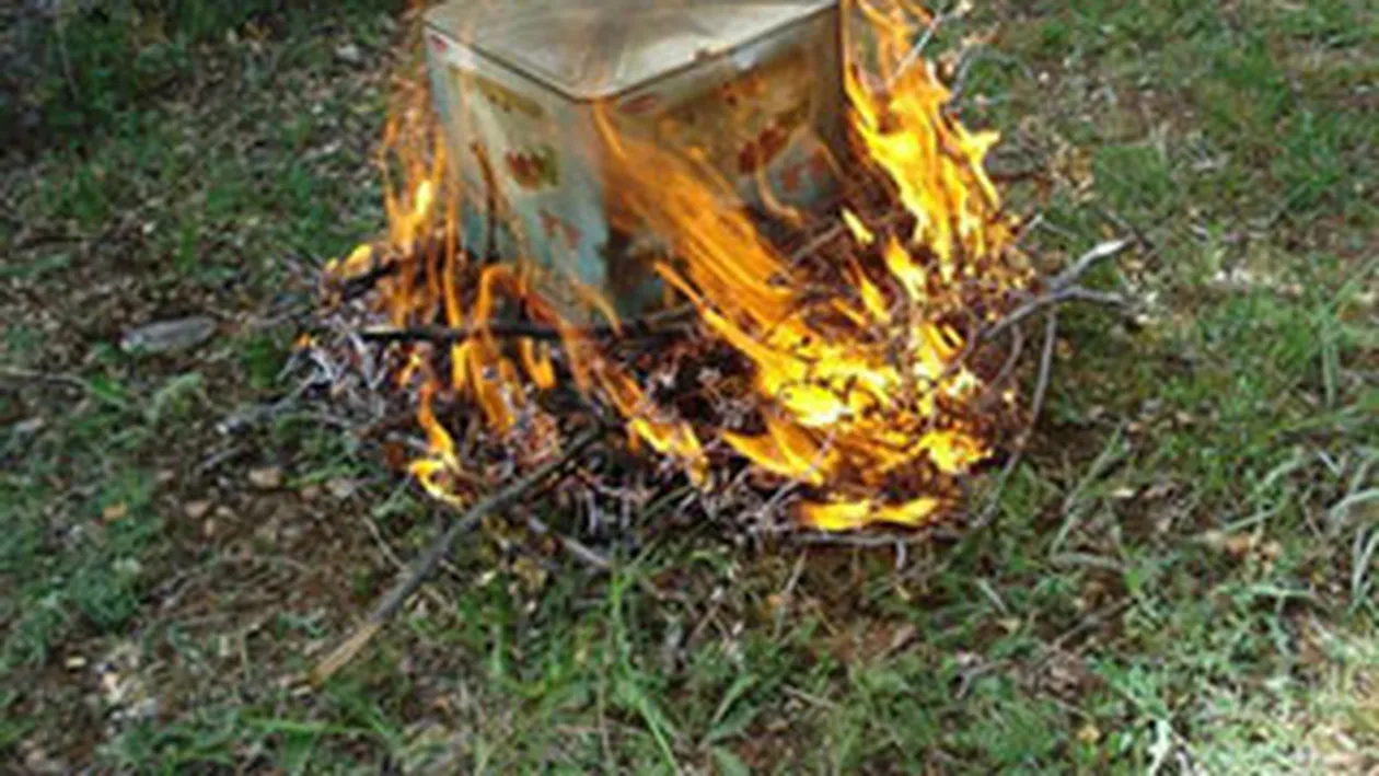 Nu o sa mai faci gratar niciodata dupa ce vezi asta! Metoda colosala prin care cu o galeata de tabla poti manca pui la cuptor - Foto demential