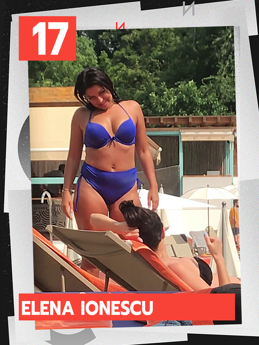 Top 20 dive dezinhibate, în poziții de infarct! S-au urcat cu picioarele pe șezlong și au arătat tot!