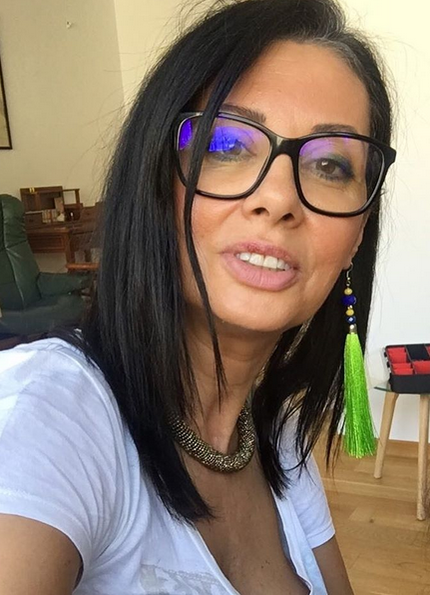 Denise Iacobescu îşi alege ţinutele cu ajutorul nepoţilor, Maya şi Dominic.