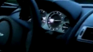 VIDEO Record pe autostrada! A zburat cu 300 km/h cu un Aston Martin! Afla de ce ii poate fi confiscat bolidul!