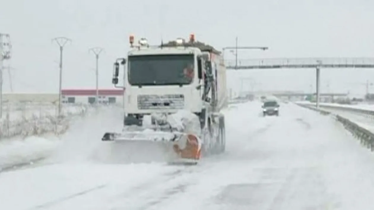 ULTIMA ORĂ: Circulaţie închisă pe A2, pe patru drumuri naţionale, din cauza vremii