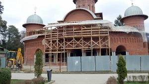 Înmormântarea Reginei Ana grăbeşte asfaltarea la Curtea de Argeş!
