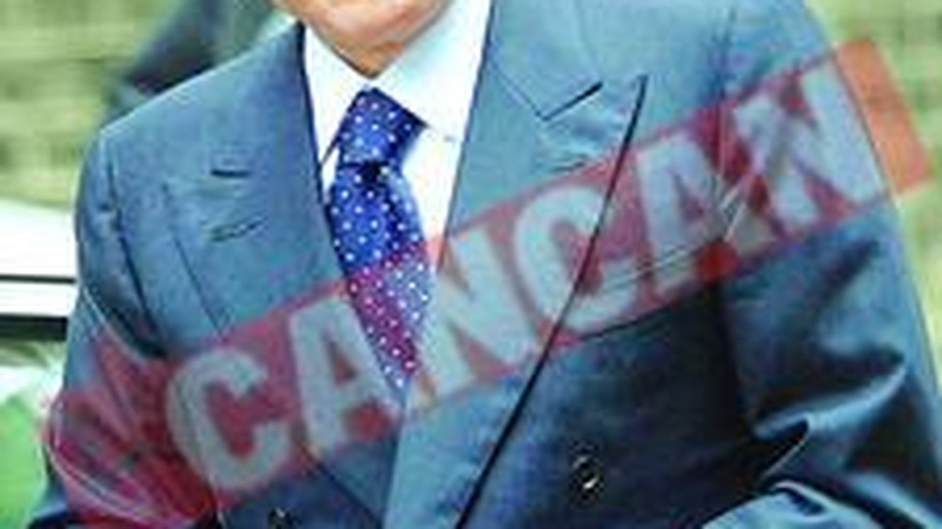 Berlusconi s-a oparit