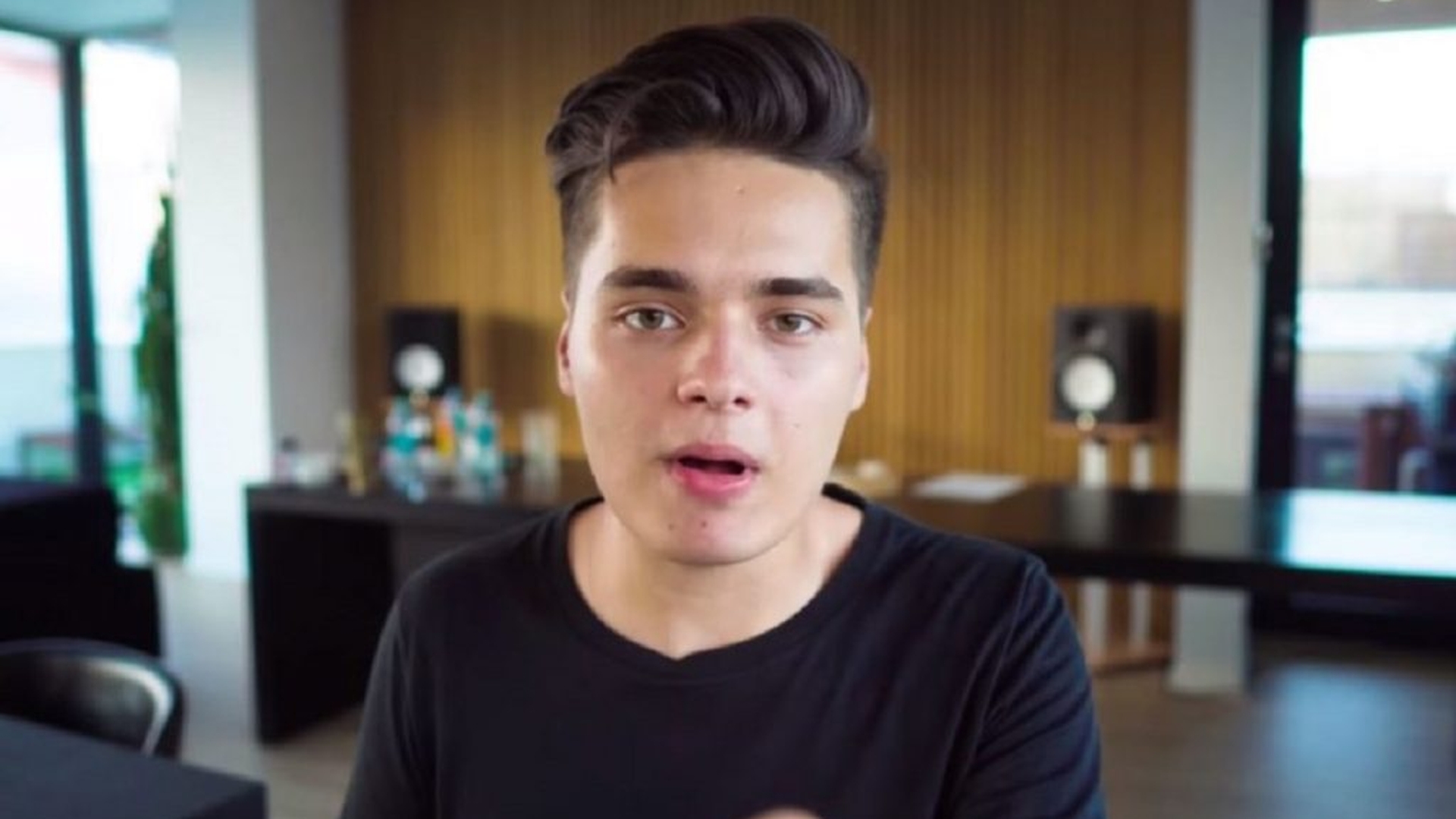 Mai este sau nu virgin Selly, de la 5Gang. Vloggerul milionar a vorbit deschis despre viața amoroasă: „Mama dormea...”