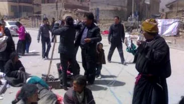 Aproximativ 300 de persoane si-au pierdut viata in urma unui cutremur cu magnitudinea de 6,9, produs in China