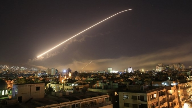 Oficiali de la Pentagon au declarat că a fost bombardat un complex militar de cercetare din Damasc, unde erau produse arme chimice şi biologice, un depozit de armament şi un comandament militar din Homs