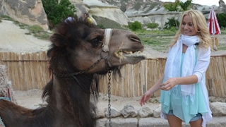 Laurei Cosoi ii prieste viata de burlacita! Uite cum s-a distrat in Cappadocia!