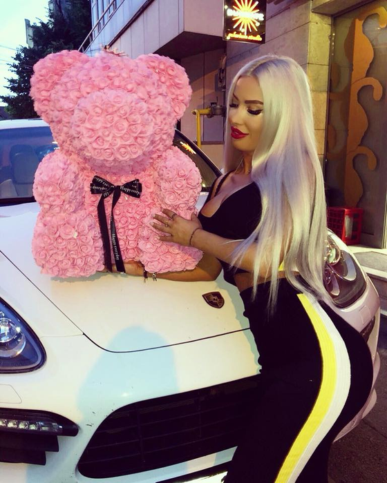 Vedetele din showbiz se întrec în posterioare! Cine este pe primul loc FOTO