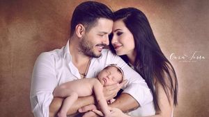 Anda Călin şi-a dus fetiţa în Orăşelul Copiilor şi a imortalizat momentul