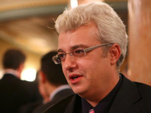 Ce frumoasă e fata lui Cătălin Crişan! A cântat pe scenă alături de el