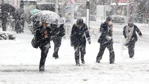 Meteorologii au actualizat informarea meteo. Cod galben de viscol în 7 județe