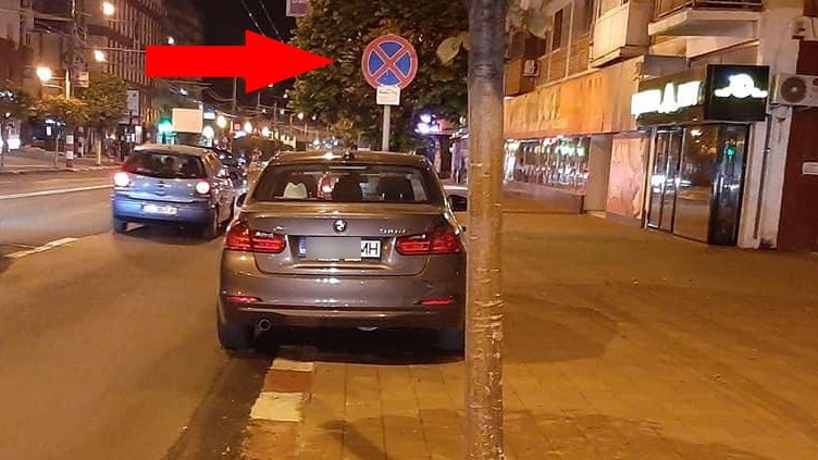 Cui îi aparține acest BMW parcat pe INTERZIS. Nu a ținut cont de reguli