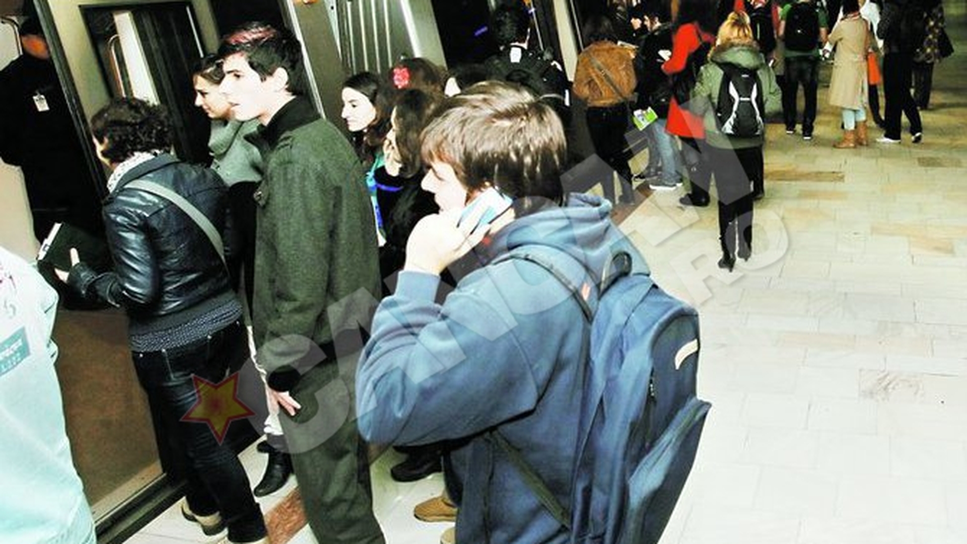 Celularele ne "prajesc" creierii la metrou