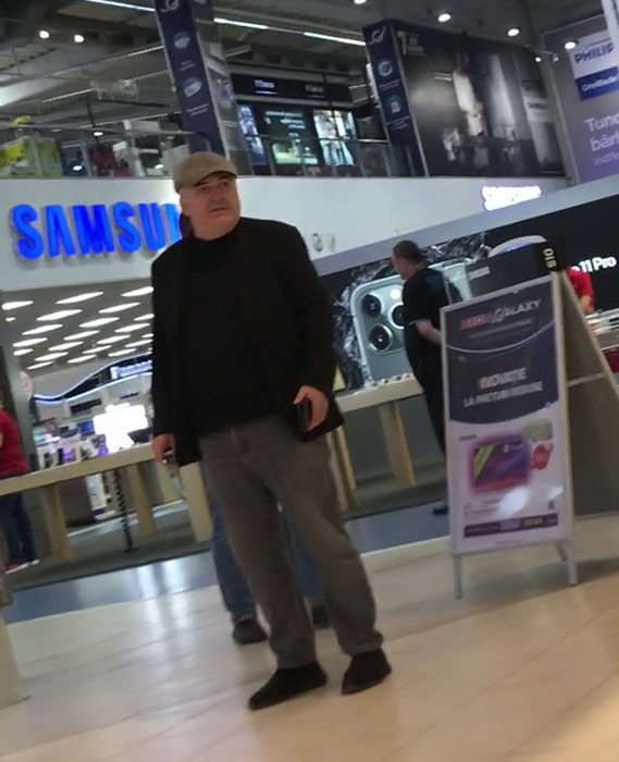 Florin Călinescu s-a plimbat prin mall în timpul liber