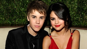 La asta nu te-ai fi asteptat! Justin Bieber si Selena Gomez, dezbracati si imbratisati in fata camerei web!