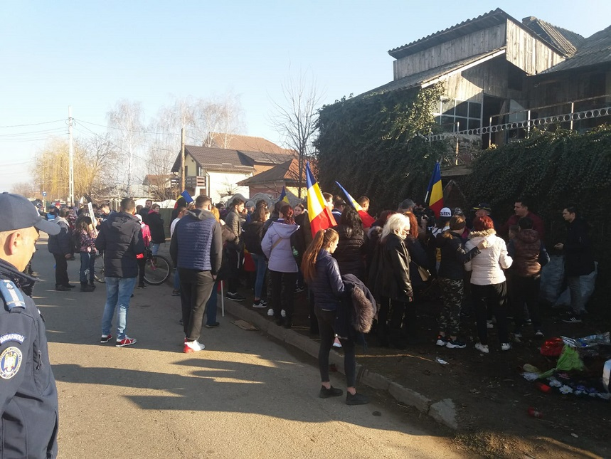 Ce se întâmplă acasă la Gheorghe Dincă, în timp ce monstrul din Caracal este în arest. Oamenii au dat buzna și…