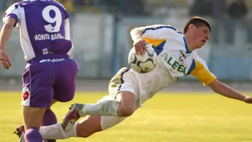 FOTO. IMAGINILE DURERII. Fotbalistul mort pe teren, in timpul unei miute, a fost condus pe ultimul drum de zeci de copii!