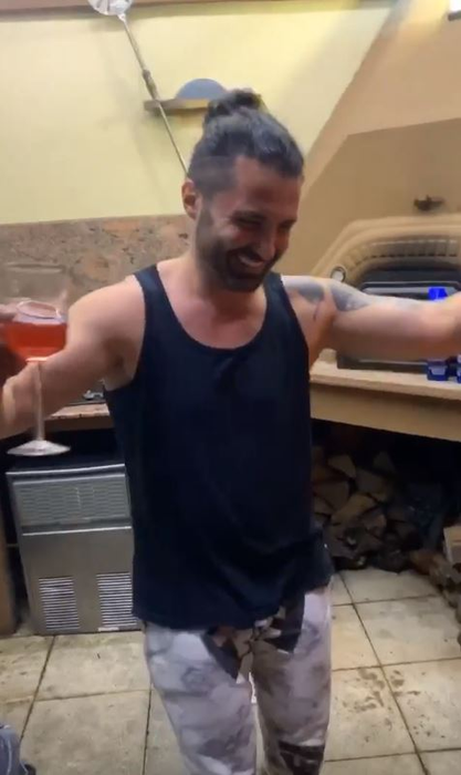 Pepe, amendat după ce a mers să ia Lumina Sfântă de la biserică! Scene de-a râsu’-plânsu’ între cântăreț și polițistul care i-a scris procesul-verbal