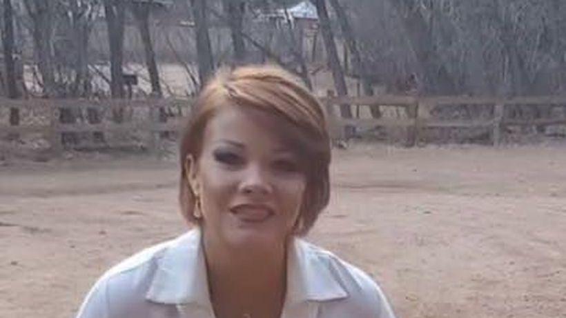 Această tânără sexy s-a filmat în timp ce îşi ridica fusta, apoi… Nimeni nu se aştepta la aşa ceva!