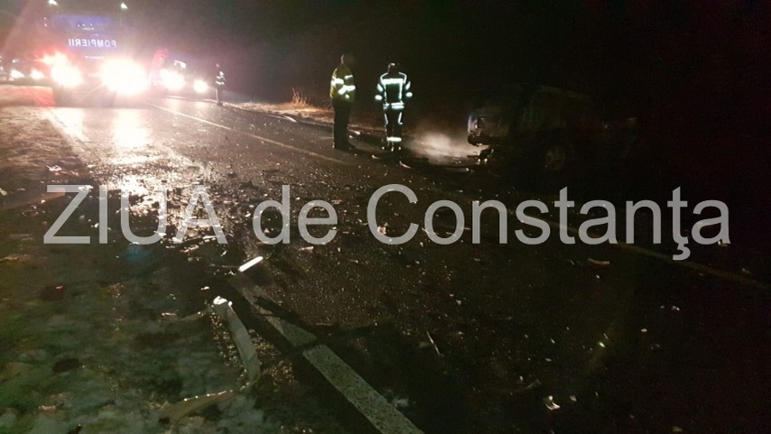 Trei persoane rănite după ce un autoturism și un microbuz s-au ciocnit, în Constanța