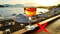 A fost interzis consumul de alcool pe plajă. Se întâmplă în două stațiuni iubite de români