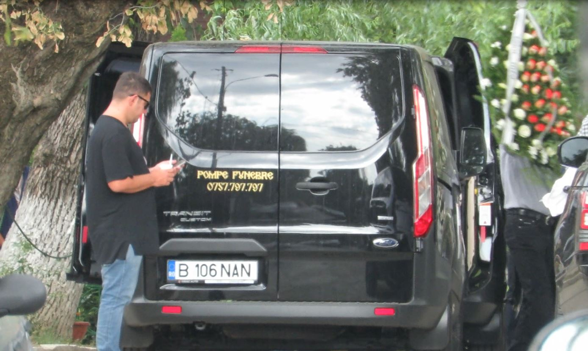 Coroanele au curs la înmormântarea soacrei lui Olăroiu
