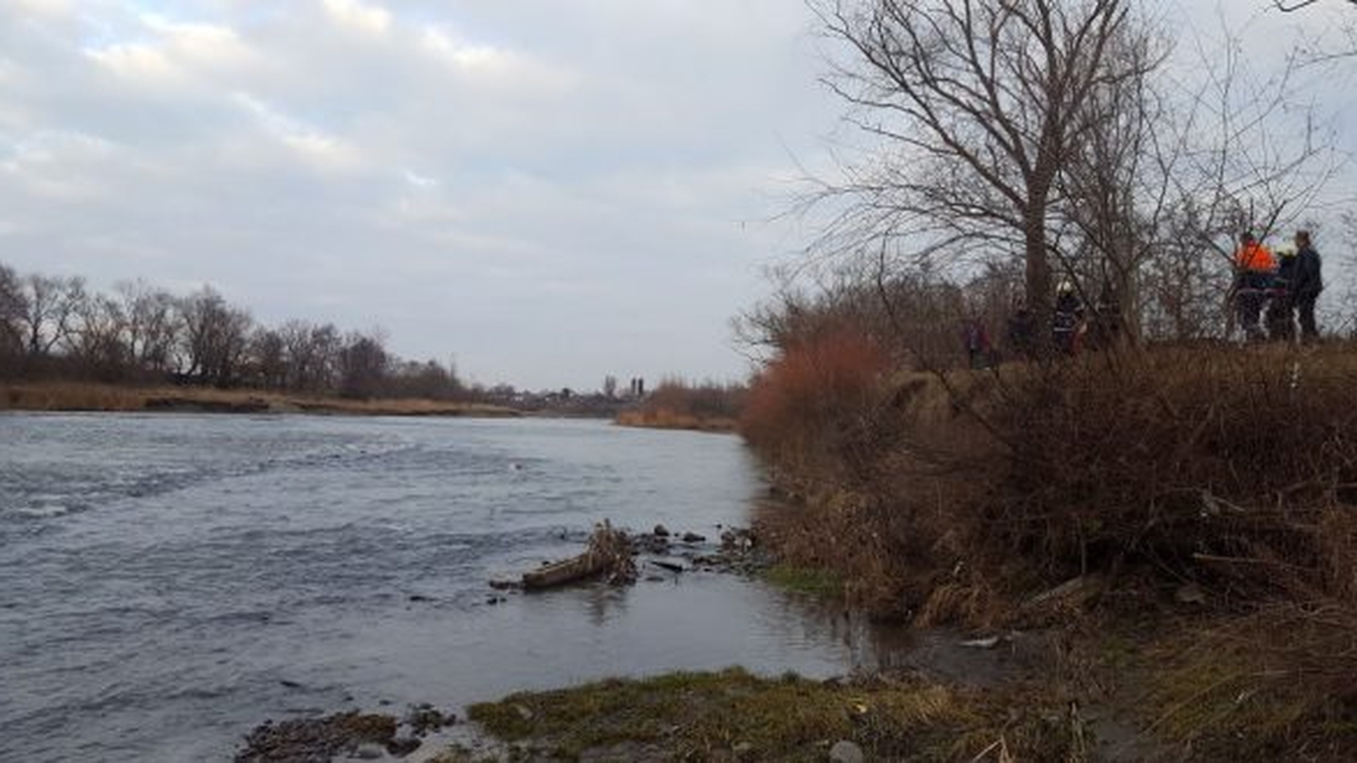 Descoperire macabră! Bărbat, găsit mort într-un pârâu din Vrancea