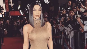 In poze e perfecta, in realitate e plina de celulita! Cum arata Kim Kardashian cand e fotografiata fara sa stie
