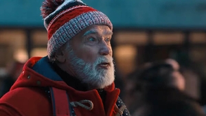 Arnold Schwarzenegger revine într-un film de Crăciun după 30 de ani. Primele imagini din „The Man with the Bag”