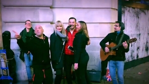 VIDEO / Ștefan Stan, prestație de zile mari pe străzile din Londra! Cine s-a alăturat artistului și l-a acompaniat, deși era băut...