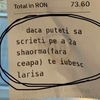 Cerere neobișnuită într-o comandă la shaormerie: „Dacă puteți să scrieți pe a 2a shaorma (fără ceapă) te iubesc Larisa”. Ce a primit, de fapt