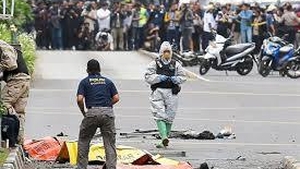 VIDEO ŞOCANT! Secţie de poliţie, atacată cu bombe! 3 morţi, 14 răniţi!