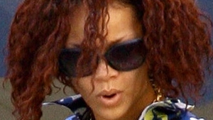 Rihanna scoate din buzunar 14.000 de lire pe saptamana ca sa-si ingrijeasca parul