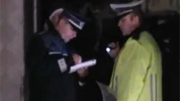 O batrana a ars de vie in casa in timp ce fiul ei se salva!