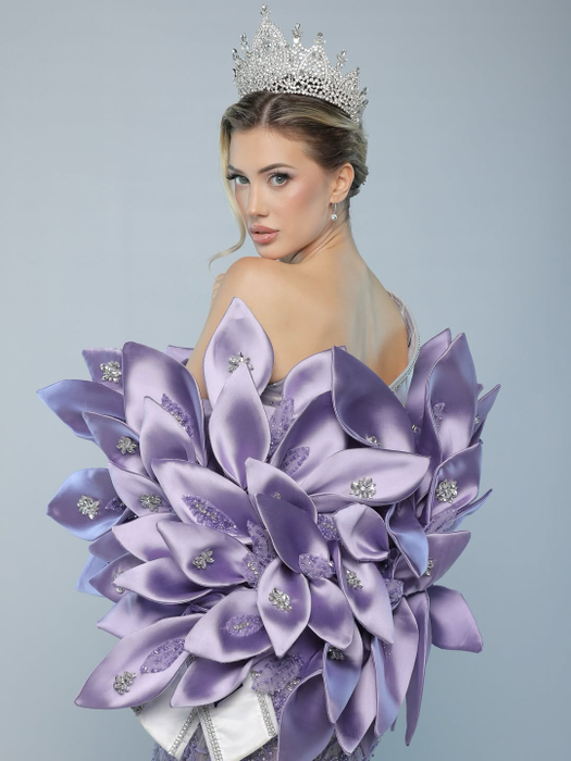 Cătălina Jacob reprezintă România în cadrul Miss Universe 2025