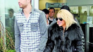 Shakira, de manuta cu Gerard Piquein Elvetia "Loca" dupa barbatul ei