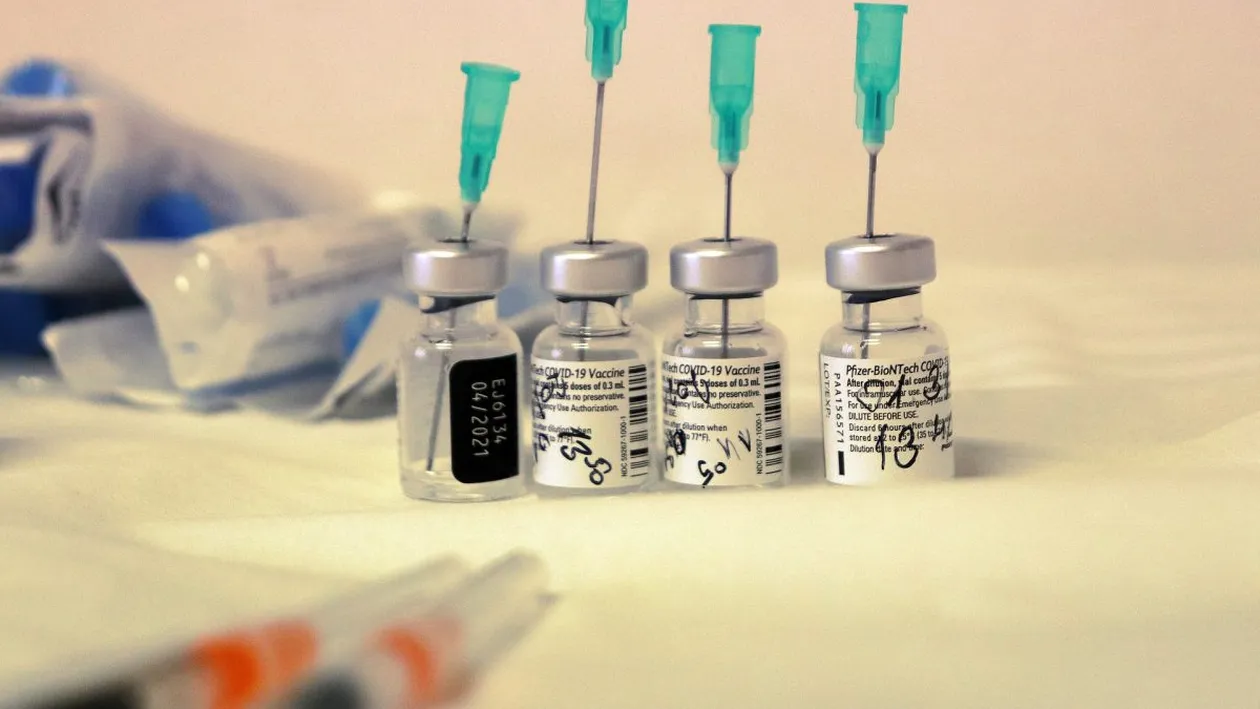 Primele declarații ale autorităților după primul caz de reacție adversă severă la vaccinul anti-COVID