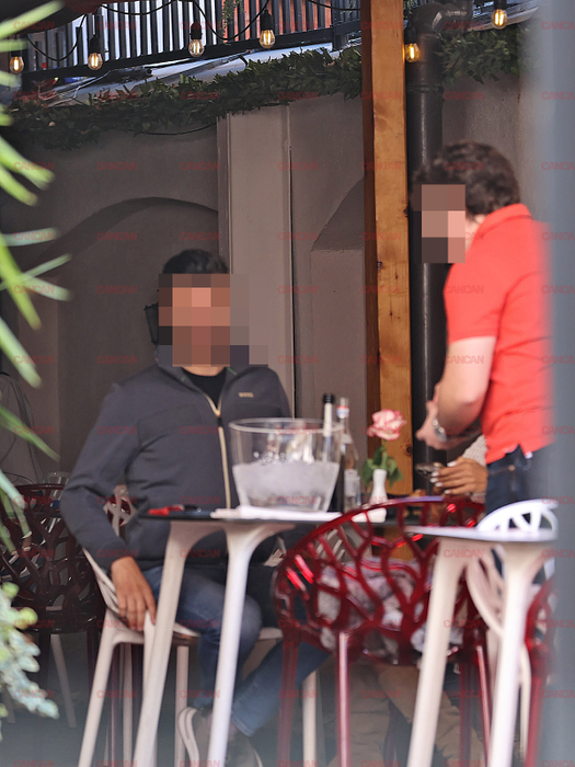 Chirurgul potent s-a întors la „pacientă”. Vedeta Antena 1, pozată din nou cu medicul căsătorit de pe bancheta din spate. Povestea continuă spectaculos: El și-a pus inițialele ei la…