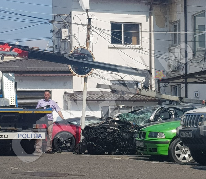EXCLUSIV. Noi imagini cu Aston Martin-ul accidentat condus de Mario Iorgulescu. Cum arată bolidul pe timp de zi! Ce a mai rămas din el