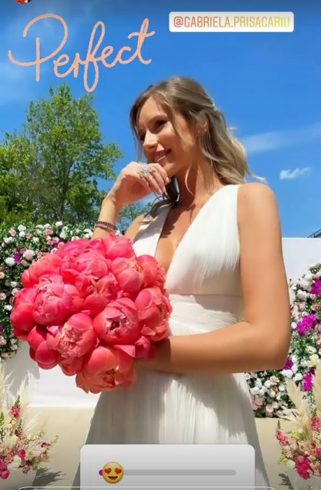 Gabriela Prisăcariu a publicat prima poză cu certificatul de căsătorie! Dani Oțil mai poartă un prenume și este unul extrem de rar