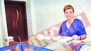 Platesc in aur masa de Paste